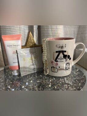 Luxury Inspired Mug, Pearl Necklace, Perfume Bottle N5 Gold Bag Charm,& Wipes
